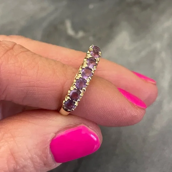 10 Karat Gold Amethyst Ring - Picture 4 of 12